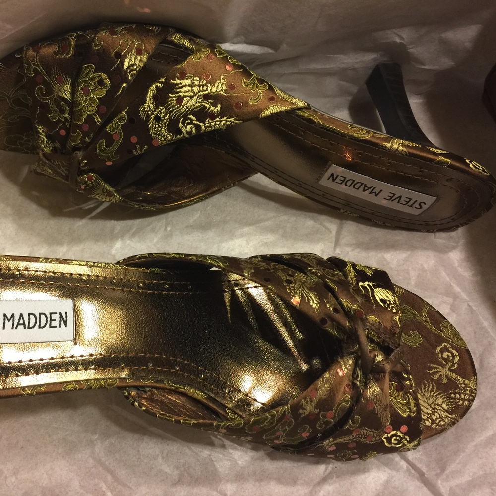 ~*🔴Steve Madden embroidered silk heeled sandal🔴